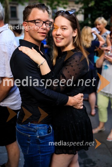 10 let salona keramike INTERRIER SHOWROOM