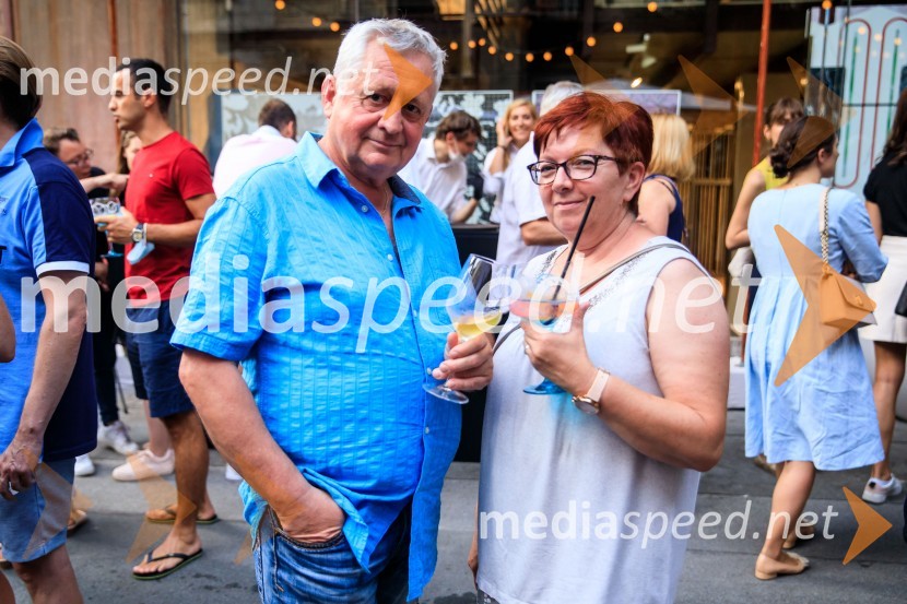 10 let salona keramike INTERRIER SHOWROOM