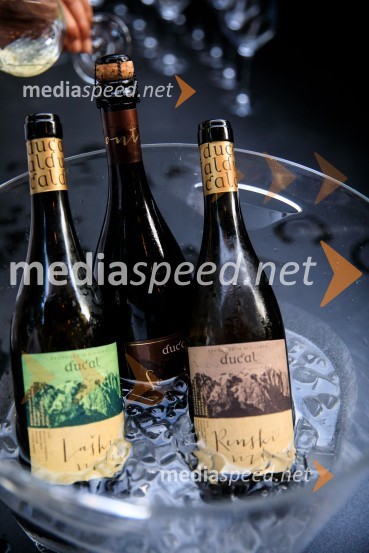 10 let salona keramike INTERRIER SHOWROOM