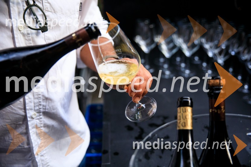 10 let salona keramike INTERRIER SHOWROOM