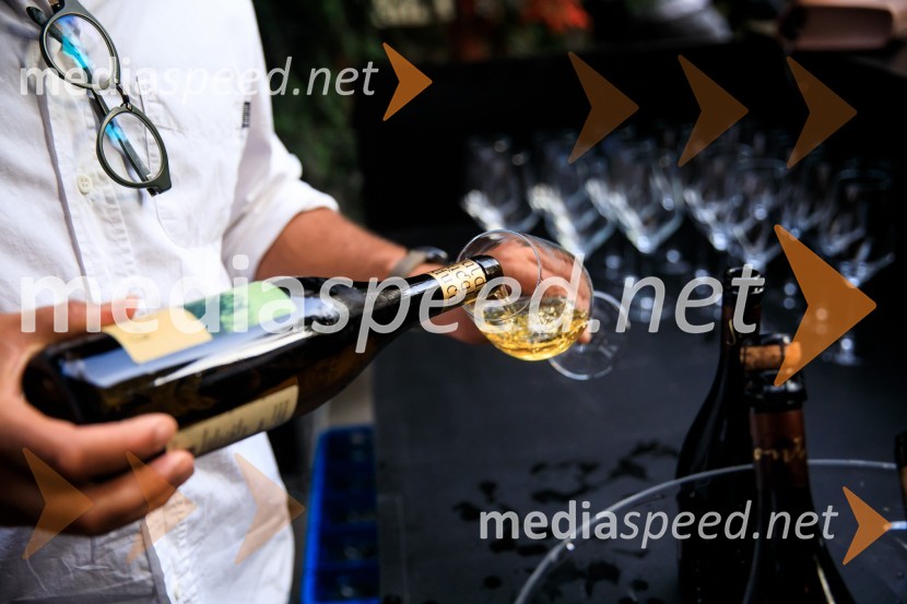 10 let salona keramike INTERRIER SHOWROOM