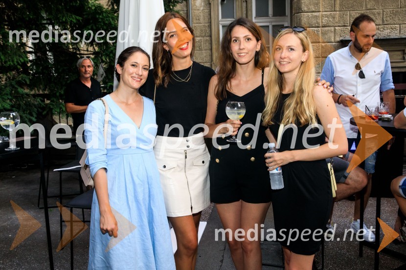 10 let salona keramike INTERRIER SHOWROOM