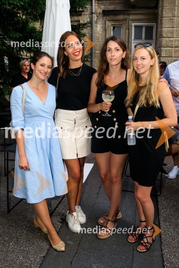 10 let salona keramike INTERRIER SHOWROOM