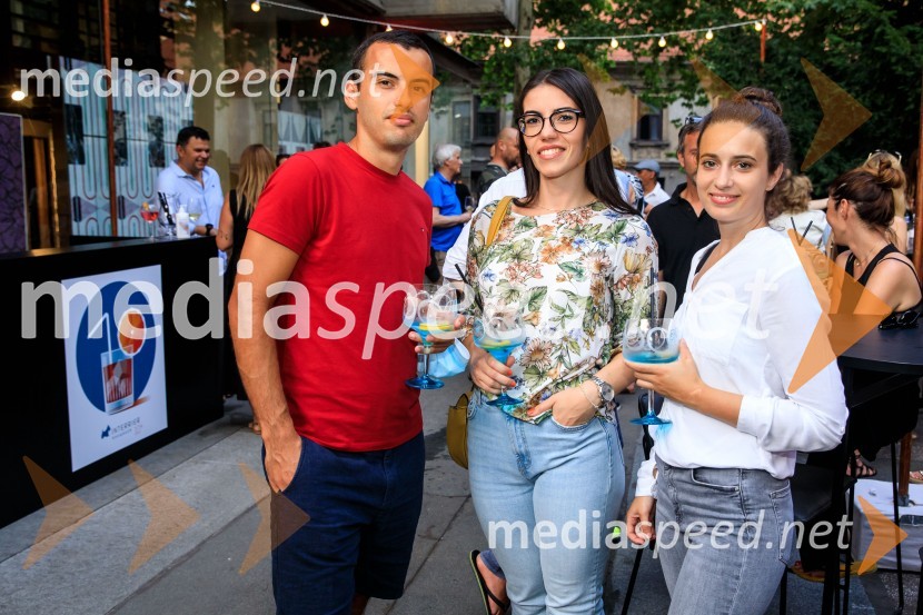 10 let salona keramike INTERRIER SHOWROOM