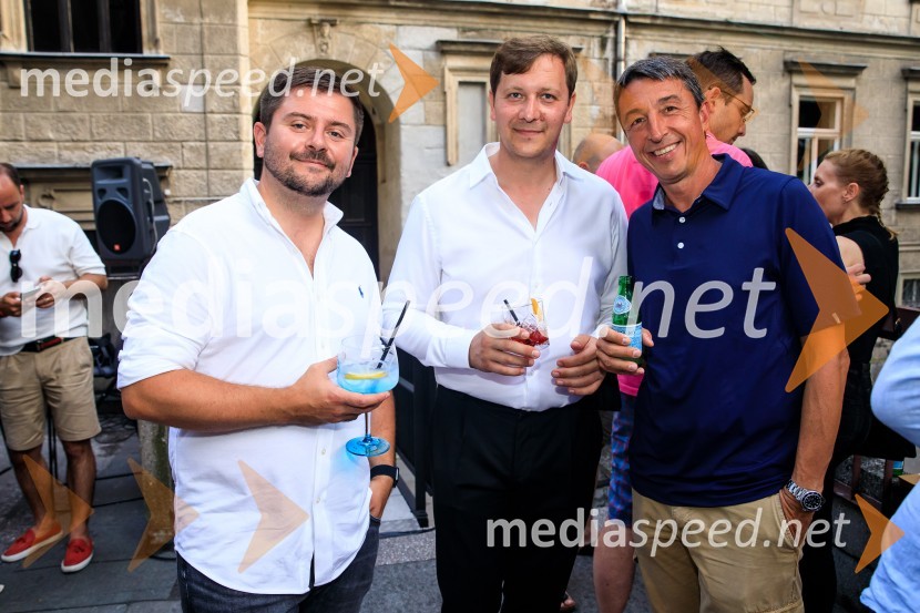 10 let salona keramike INTERRIER SHOWROOM