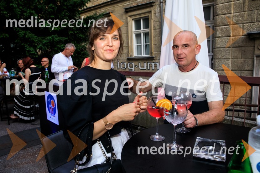 10 let salona keramike INTERRIER SHOWROOM