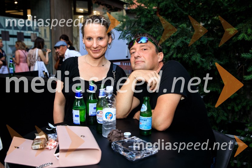 10 let salona keramike INTERRIER SHOWROOM