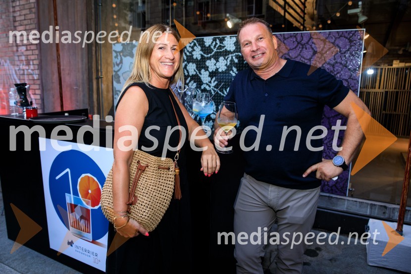 10 let salona keramike INTERRIER SHOWROOM