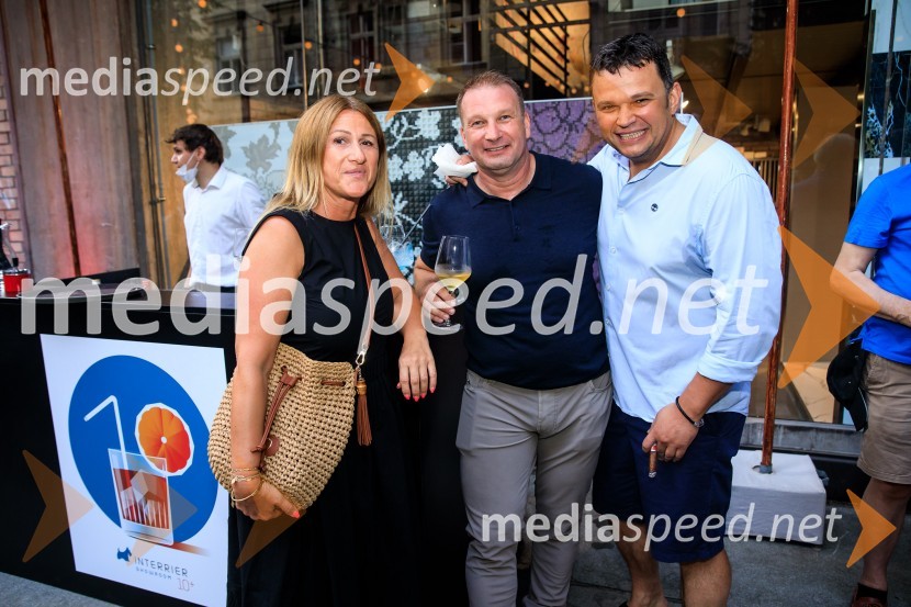 10 let salona keramike INTERRIER SHOWROOM