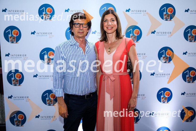 10 let salona keramike INTERRIER SHOWROOM