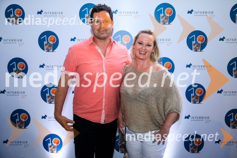 10 let salona keramike INTERRIER SHOWROOM