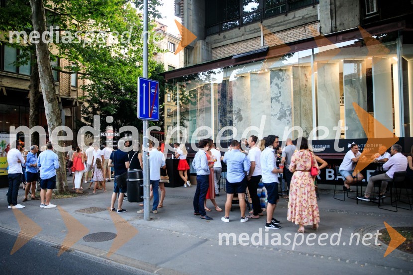 10 let salona keramike INTERRIER SHOWROOM