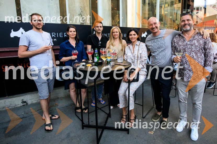 10 let salona keramike INTERRIER SHOWROOM