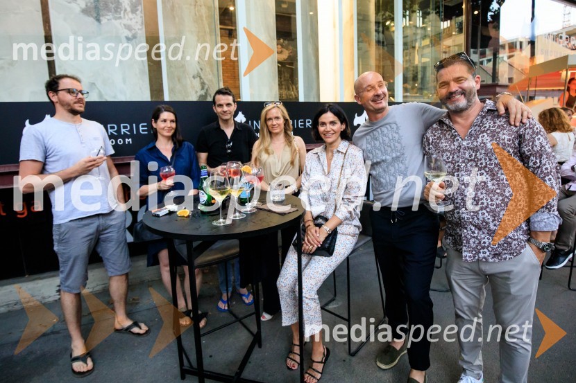 10 let salona keramike INTERRIER SHOWROOM