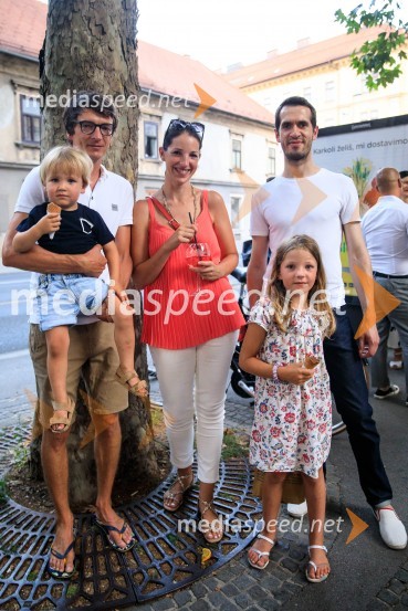 10 let salona keramike INTERRIER SHOWROOM