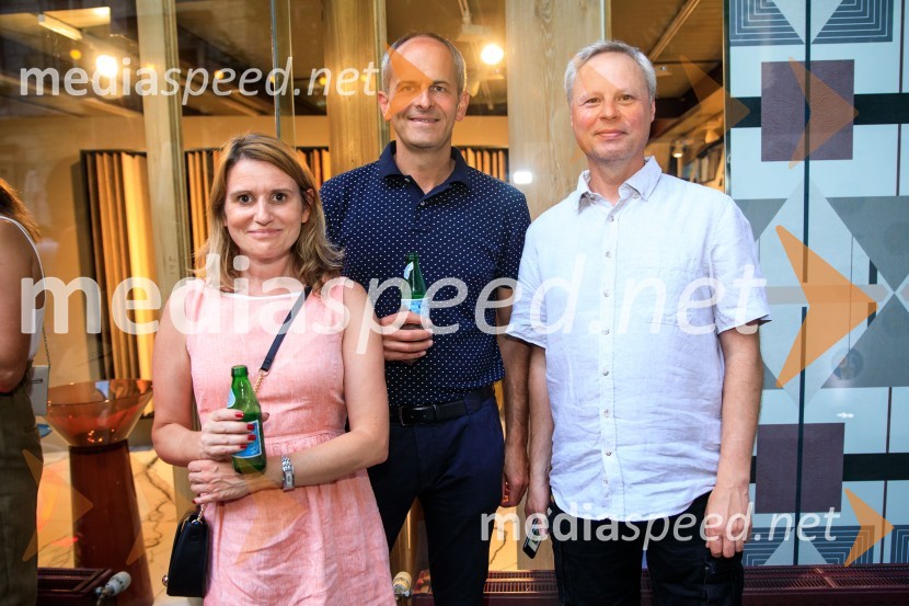 10 let salona keramike INTERRIER SHOWROOM