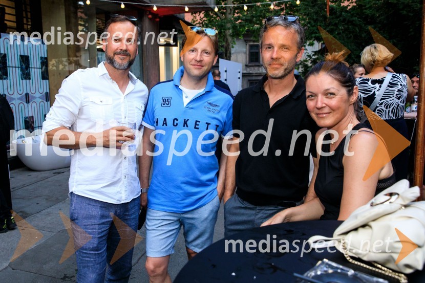 10 let salona keramike INTERRIER SHOWROOM