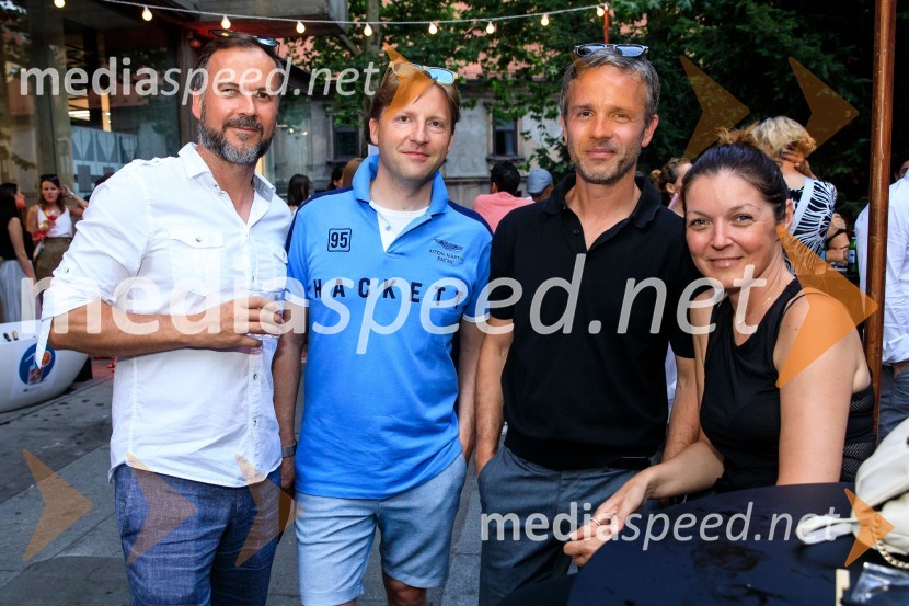 10 let salona keramike INTERRIER SHOWROOM