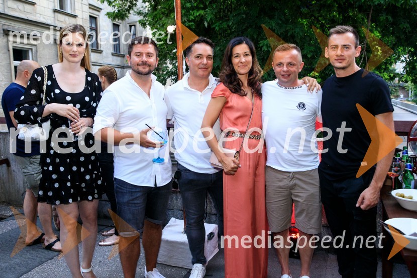 10 let salona keramike INTERRIER SHOWROOM