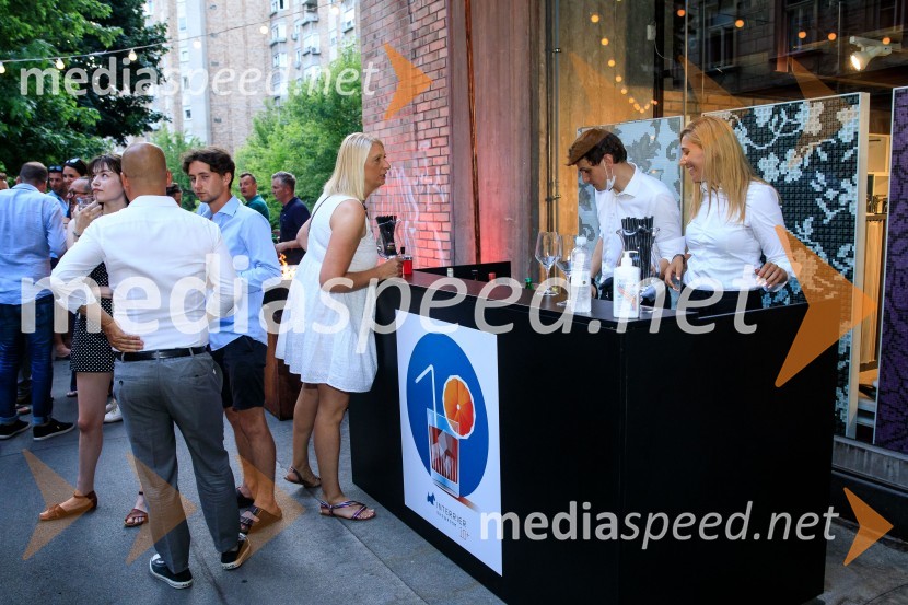 10 let salona keramike INTERRIER SHOWROOM