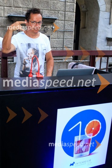 10 let salona keramike INTERRIER SHOWROOM