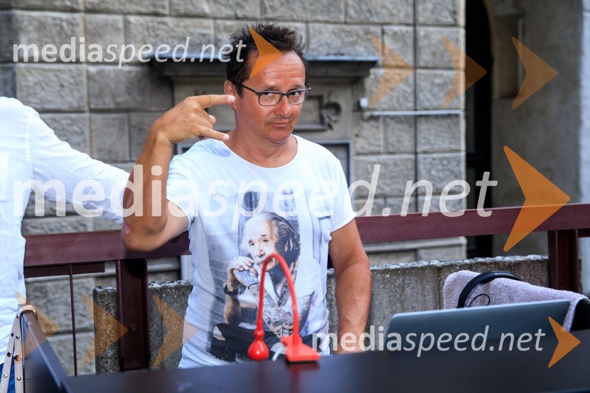 10 let salona keramike INTERRIER SHOWROOM