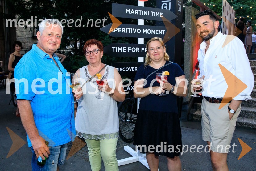 10 let salona keramike INTERRIER SHOWROOM