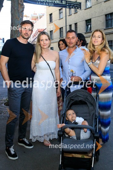 10 let salona keramike INTERRIER SHOWROOM