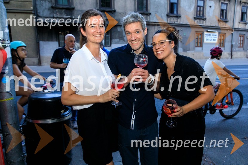 10 let salona keramike INTERRIER SHOWROOM