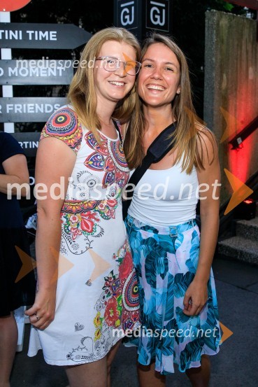 10 let salona keramike INTERRIER SHOWROOM