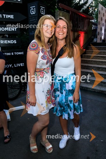 10 let salona keramike INTERRIER SHOWROOM