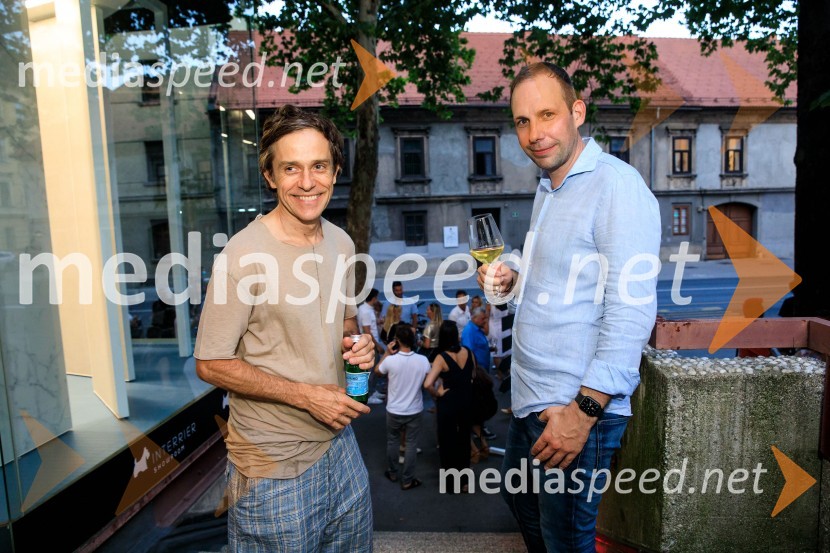 10 let salona keramike INTERRIER SHOWROOM