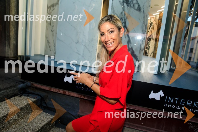 10 let salona keramike INTERRIER SHOWROOM