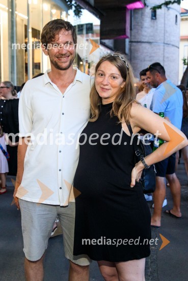 10 let salona keramike INTERRIER SHOWROOM