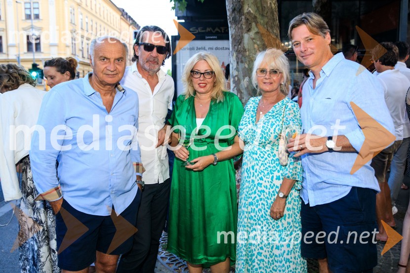 10 let salona keramike INTERRIER SHOWROOM