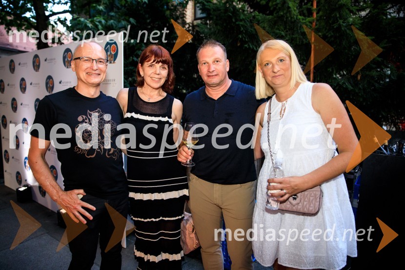 10 let salona keramike INTERRIER SHOWROOM