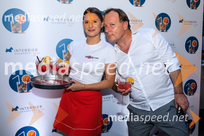 10 let salona keramike INTERRIER SHOWROOM