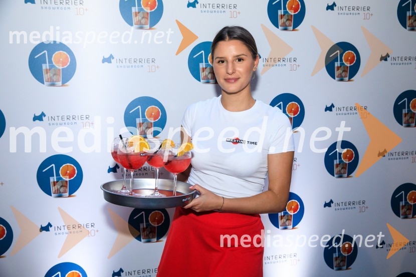 10 let salona keramike INTERRIER SHOWROOM