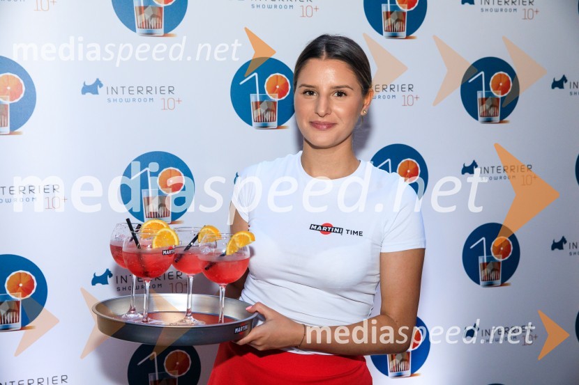 10 let salona keramike INTERRIER SHOWROOM