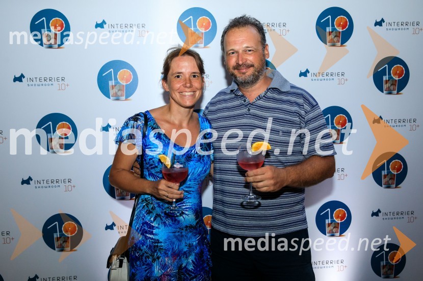 10 let salona keramike INTERRIER SHOWROOM