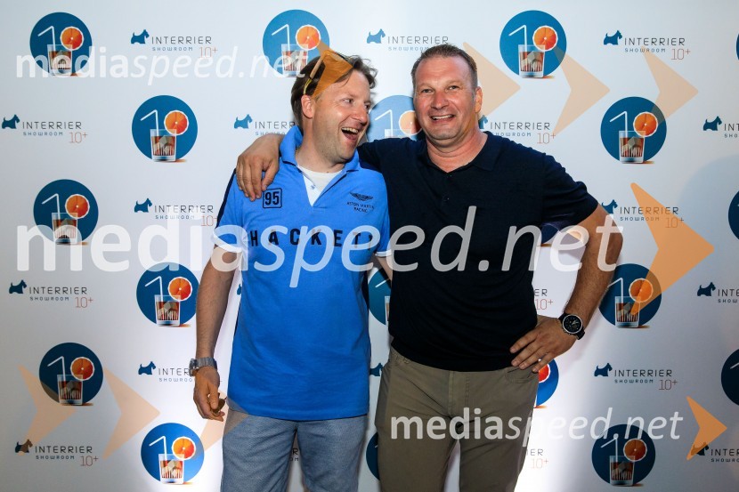 10 let salona keramike INTERRIER SHOWROOM