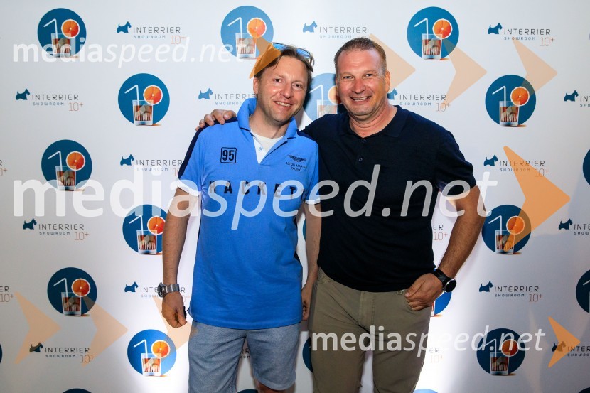 10 let salona keramike INTERRIER SHOWROOM