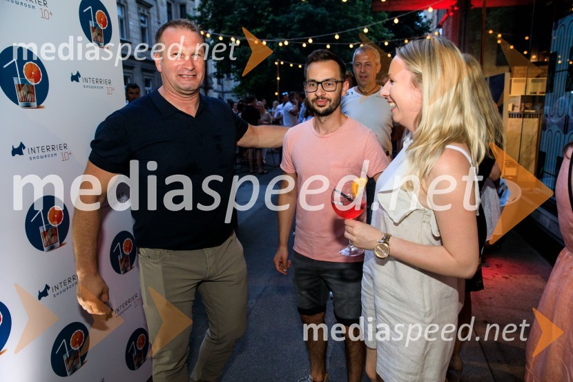 10 let salona keramike INTERRIER SHOWROOM