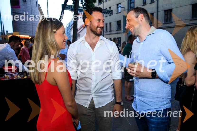 10 let salona keramike INTERRIER SHOWROOM