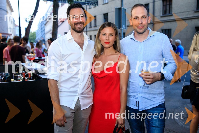 10 let salona keramike INTERRIER SHOWROOM