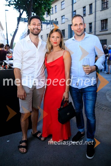 10 let salona keramike INTERRIER SHOWROOM