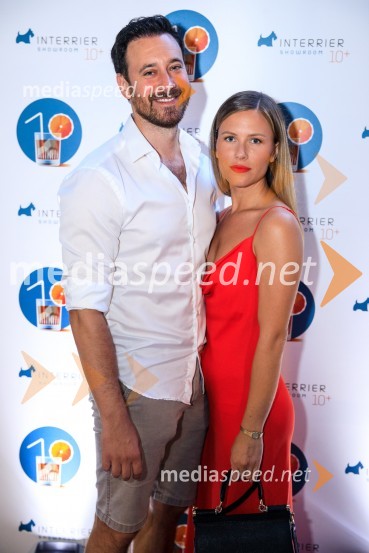  Miha Rodman, igralec;  Paola Čermelj, italijanistka in umetnostna zgodovinarka10 let salona keramike INTERRIER SHOWROOM