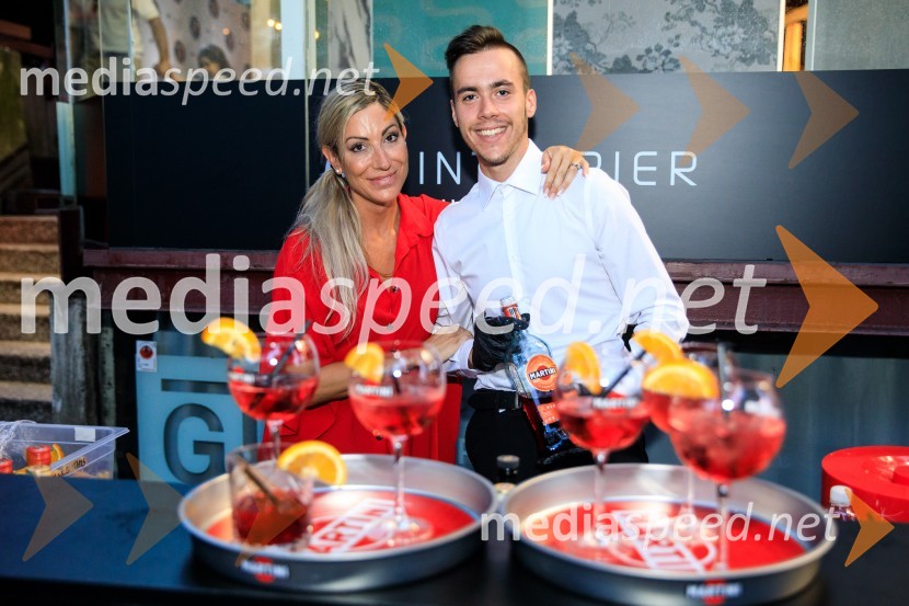 10 let salona keramike INTERRIER SHOWROOM