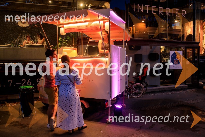 10 let salona keramike INTERRIER SHOWROOM