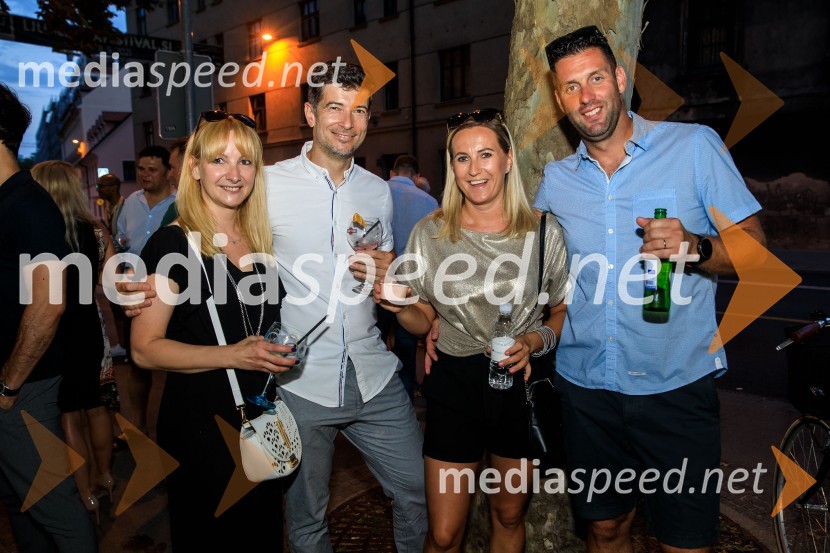 10 let salona keramike INTERRIER SHOWROOM